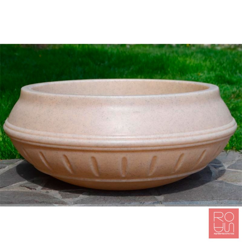 Jardinera de polietilè amb suport M600